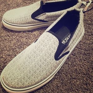 Carbon slip ons size 9